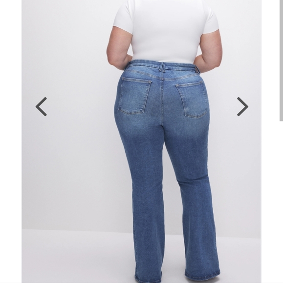 Good American POWER STRETCH PULL-ON FLARE JEANS | INDIGO490 - Picture 4 of 5